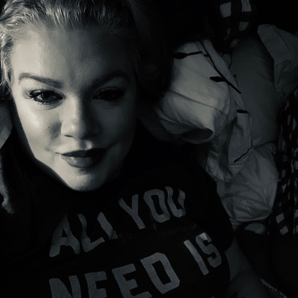 Meet your Posher, Katharine - Picture 1 of 1